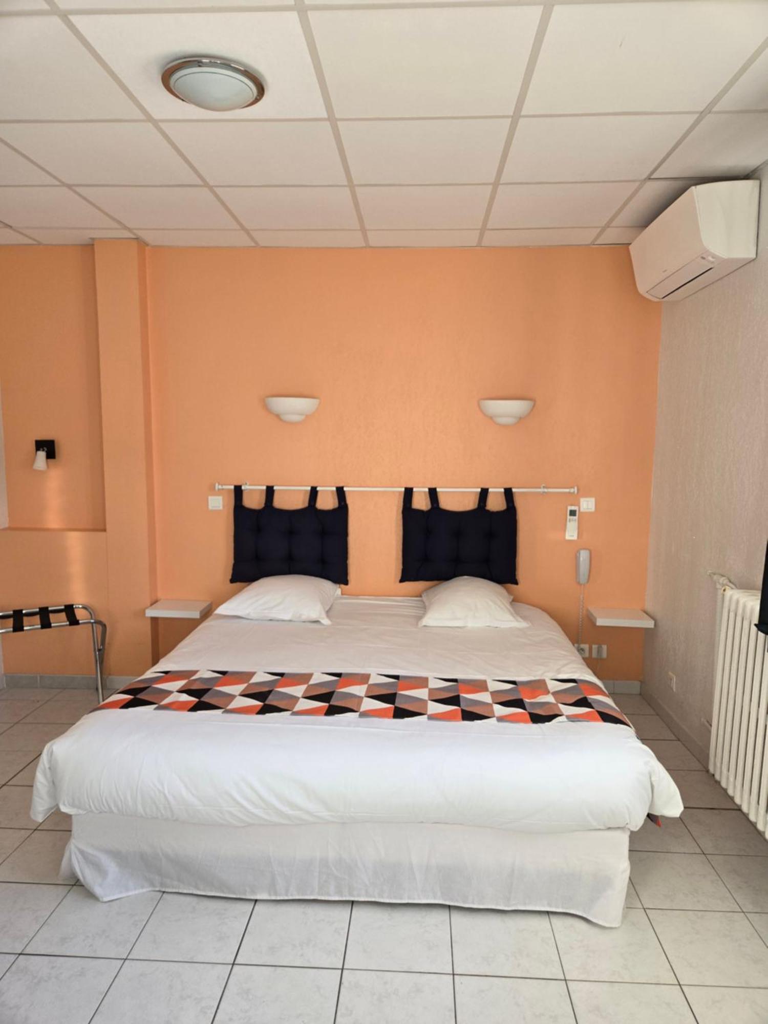 Carry Hotel Buitenkant foto