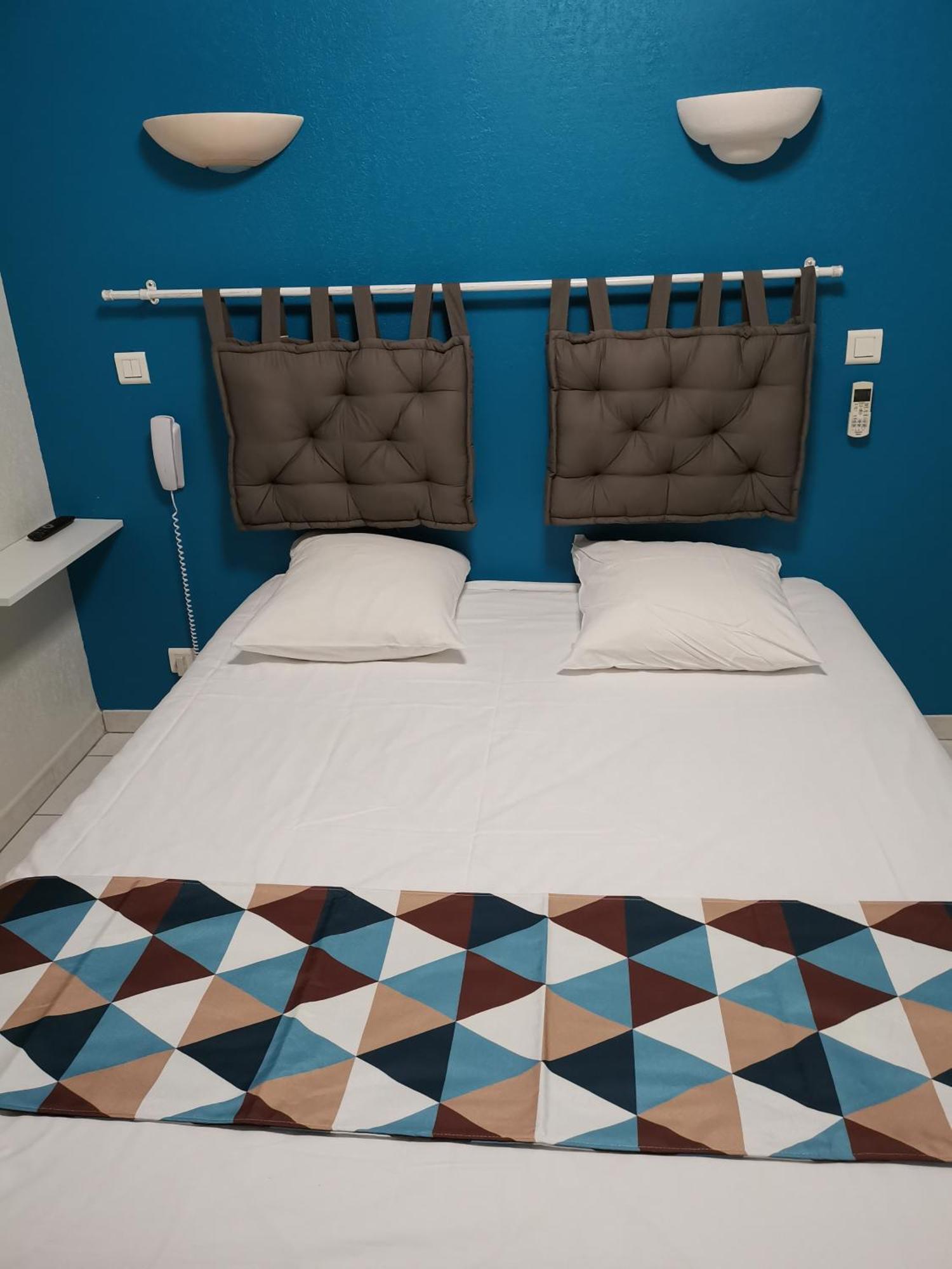 Carry Hotel Buitenkant foto