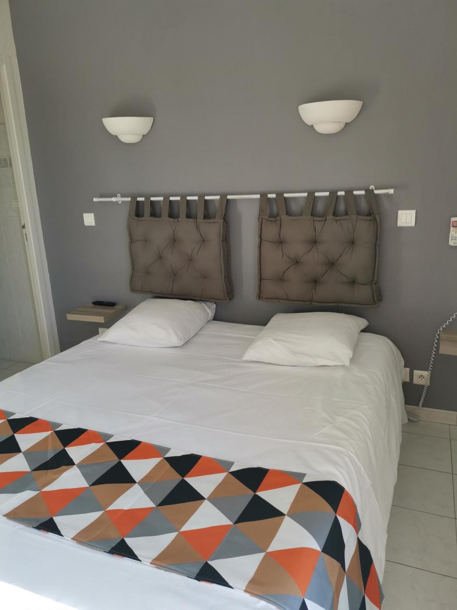 Carry Hotel Buitenkant foto