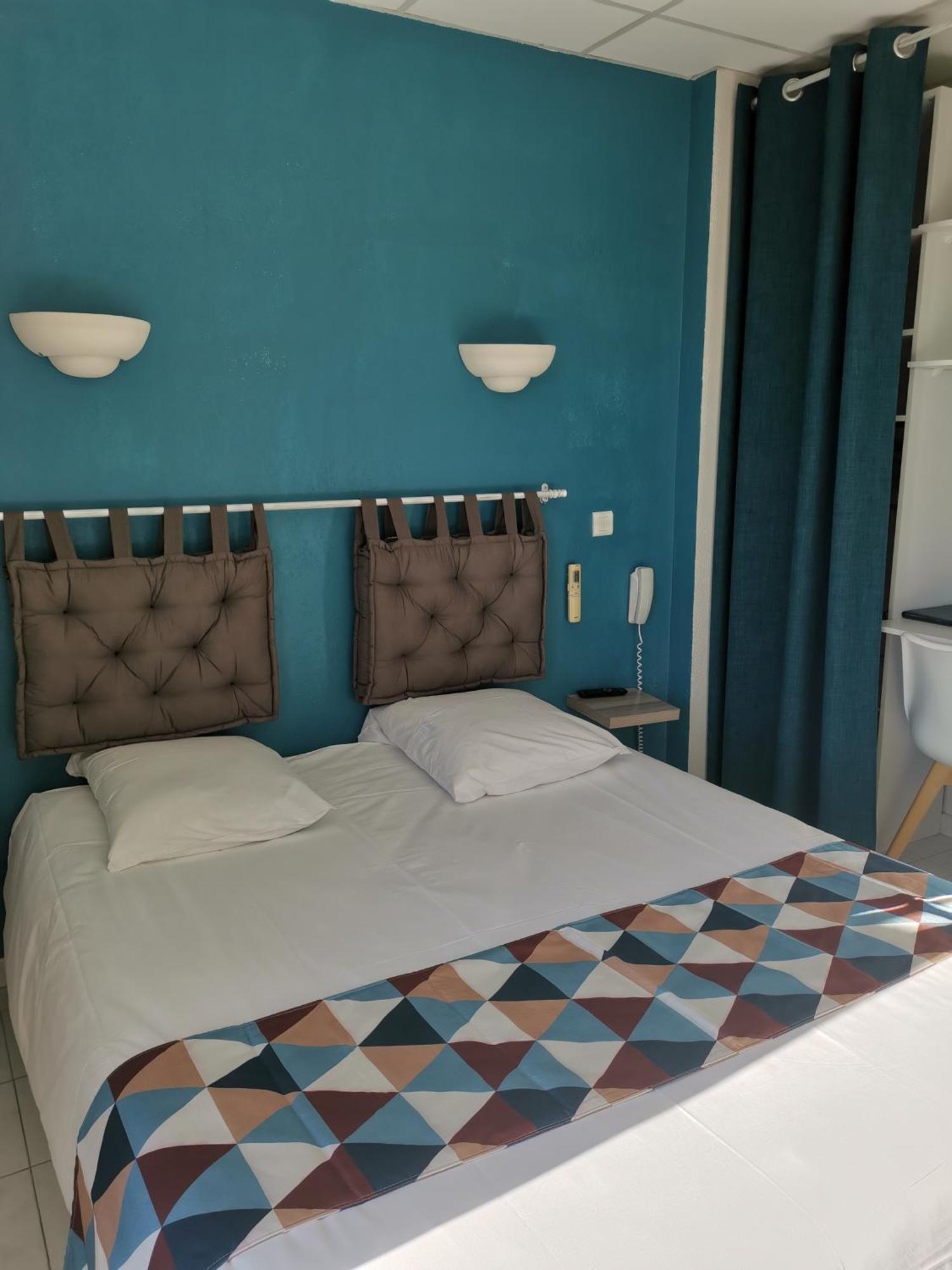 Carry Hotel Buitenkant foto