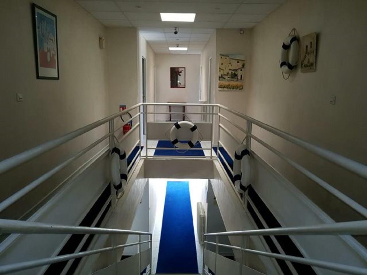 Carry Hotel Buitenkant foto