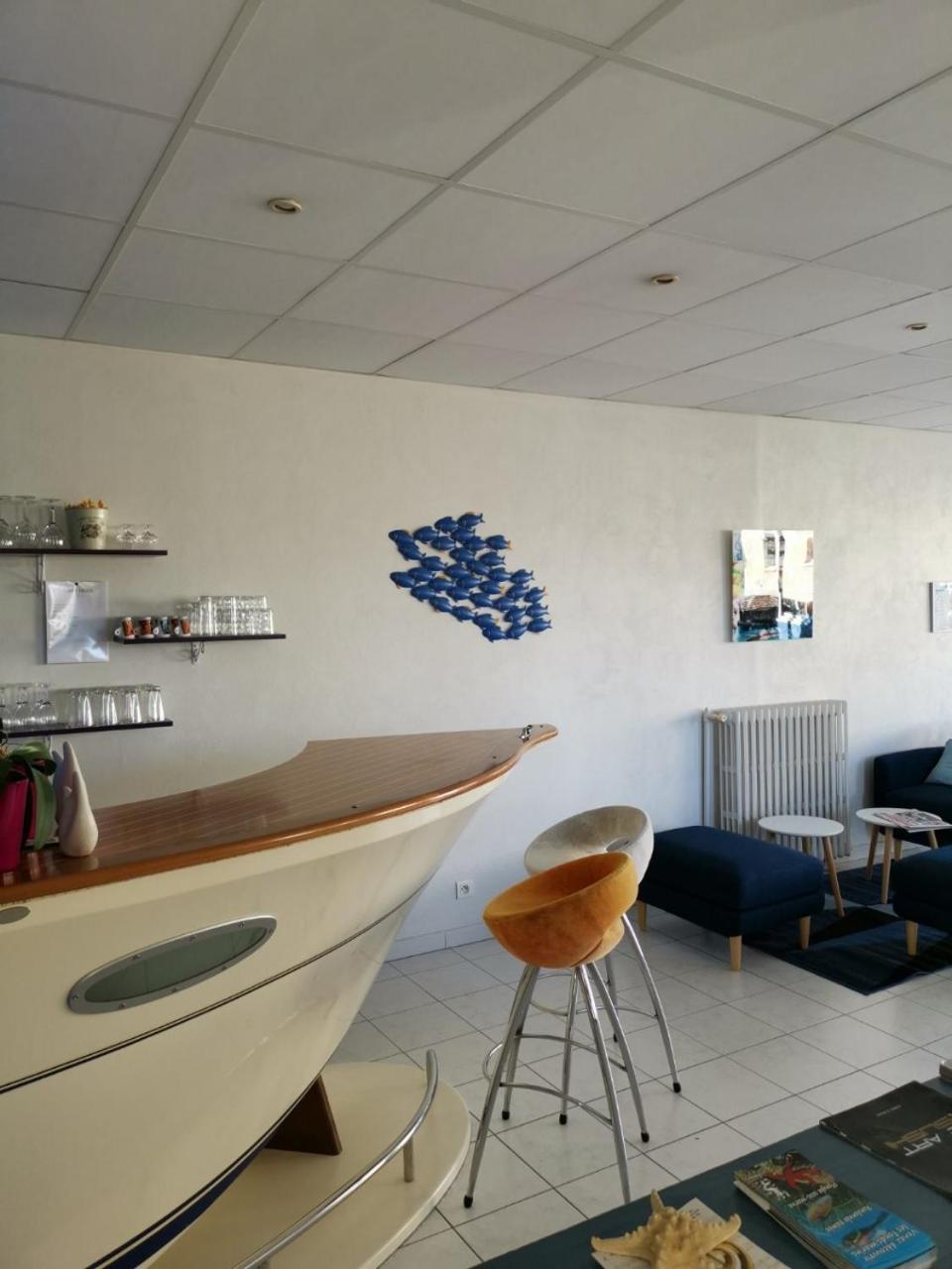 Carry Hotel Buitenkant foto